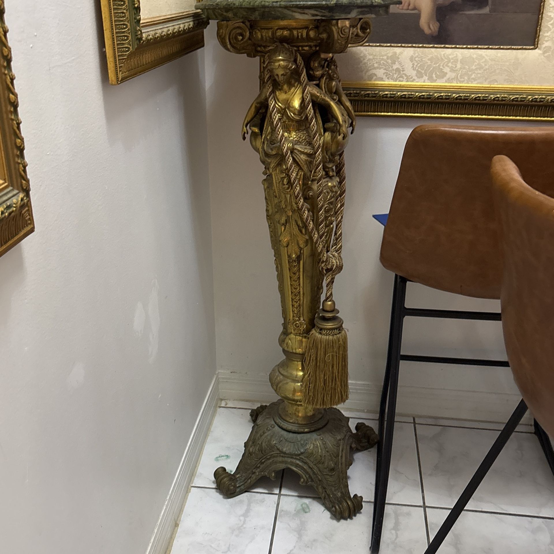 Pedestal Bronce Masiso