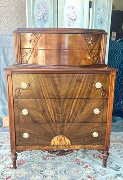 Stunning Beautiful Antique Chest Over 100 Years Old Beautifully Restored Antique