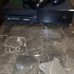 XBOX One with 2 Controllers