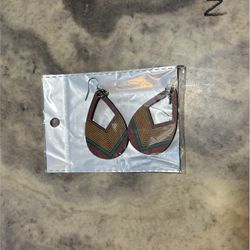 *NEW* Women’s Dangle Earrings