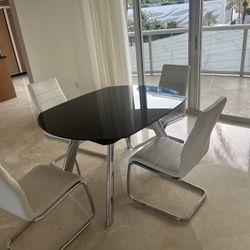 Artifacto dining table with chairs