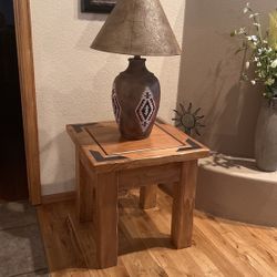 Beautiful 2 End Tables And A Coffee Table 