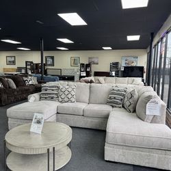 Fabric Sectional. 🚚WE DELIVER🚚