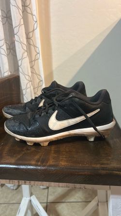 Black Nike baseball cleats size 7