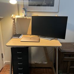 Standing/sitting adjustable desk