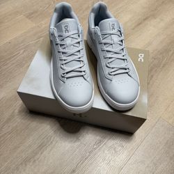 On cloud Shoes Wolf/ Glacier 