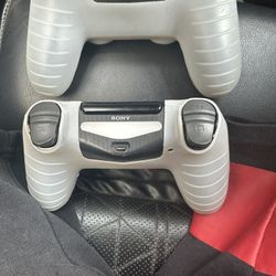2 ps4 controllers 