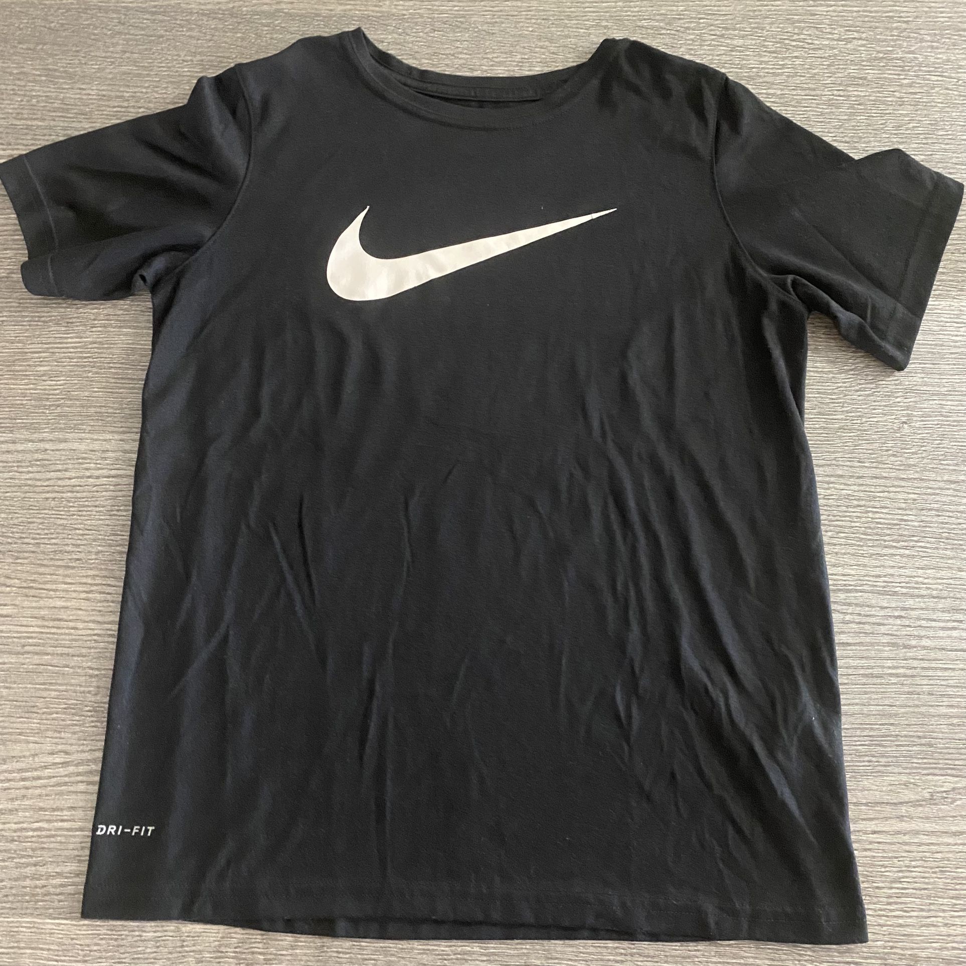 Nike dri fit Tee Girls Or Unisex Size L Short sleeve T-shirt Athletic Tee