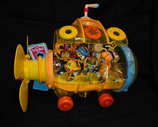 The Beat Bugs Musical Submarine Toy & Characters.
