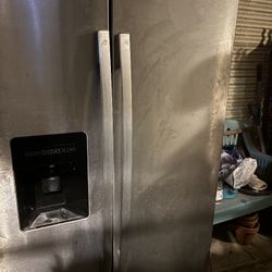 Refrigerator 