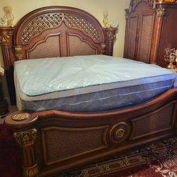 NEW KING PILLOW TOP SET MATTRESS AND BOX SPRING. NO bed frame