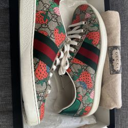 Women Original Gucci Strawberry Sneakers 36.5