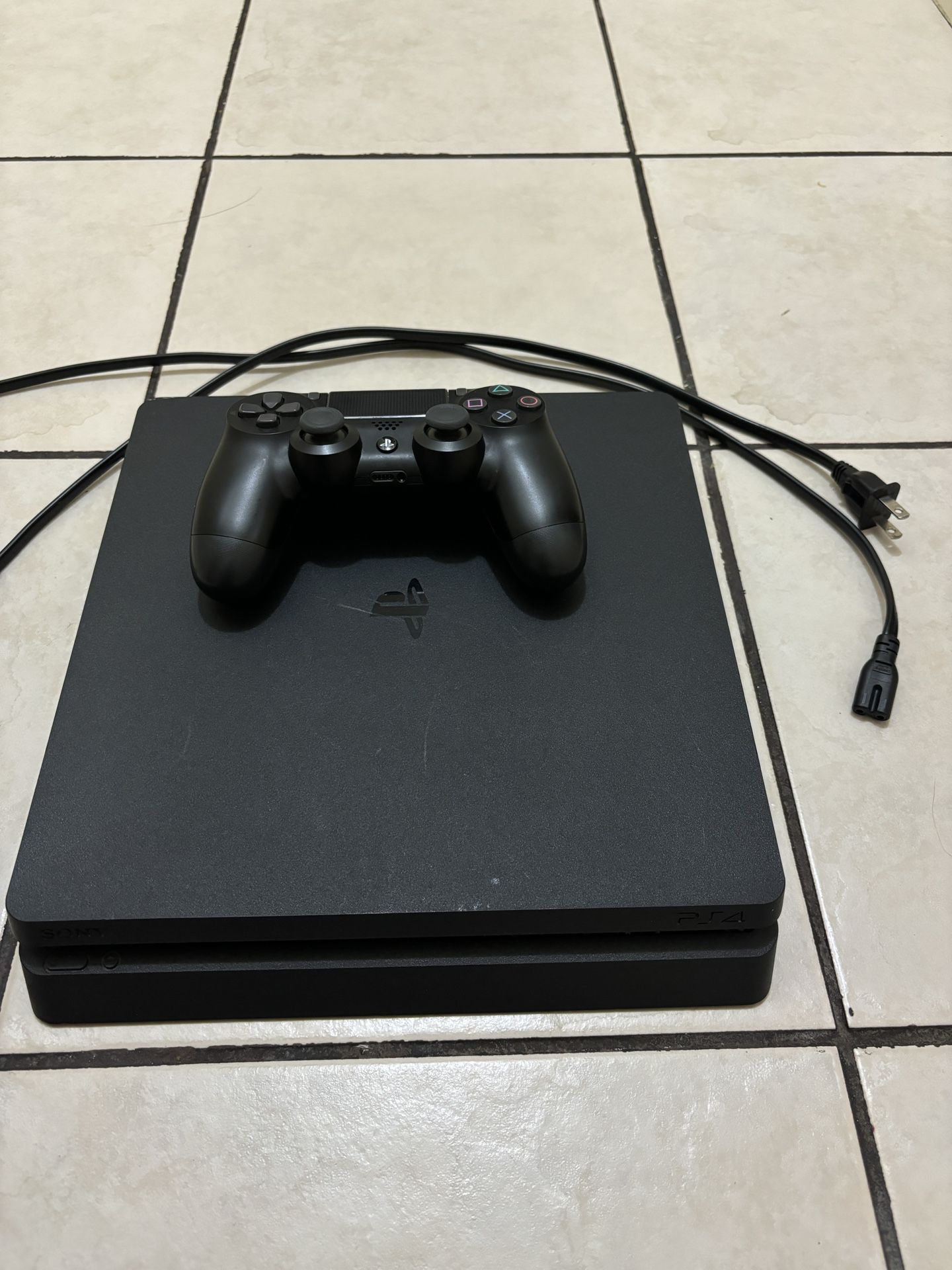 PS4 Slim 1 TB