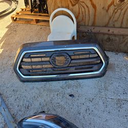 Tacoma grille 2017