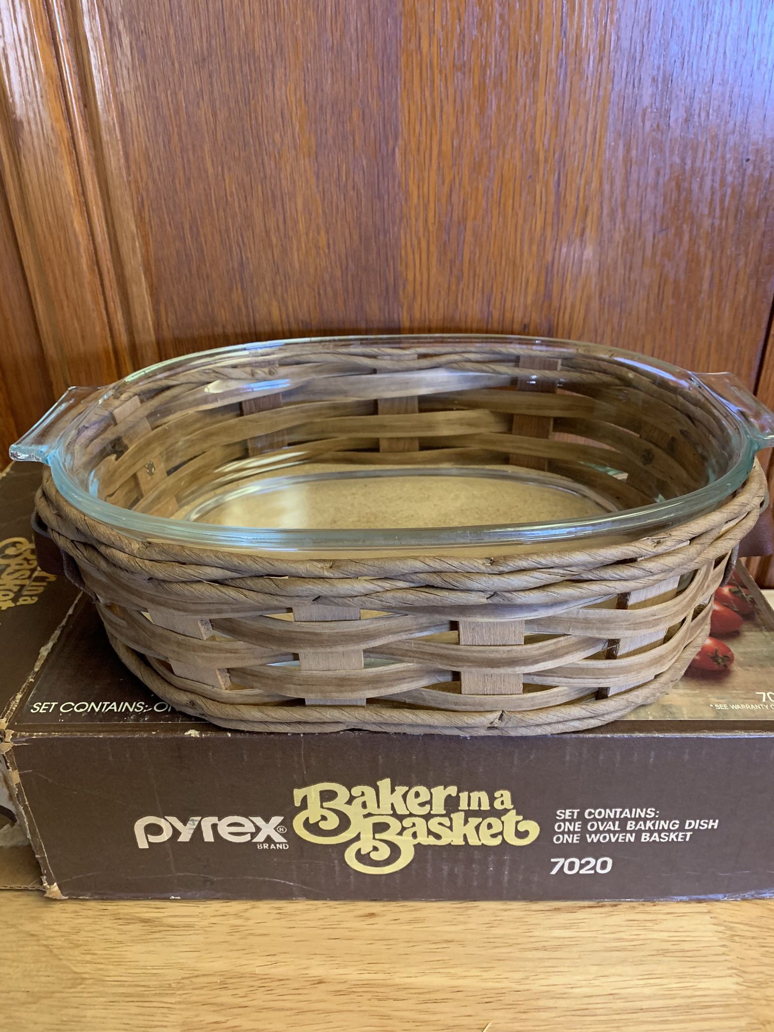 Vintage Pyrex 2 quart casserole