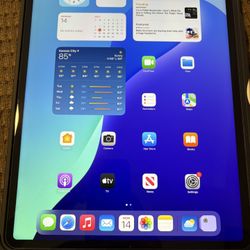 iPad Pro 12.9” M1 Chip 256gb w/ Apple Pencil 2 & More