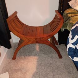 Silla De Madera En Forma De Curvas