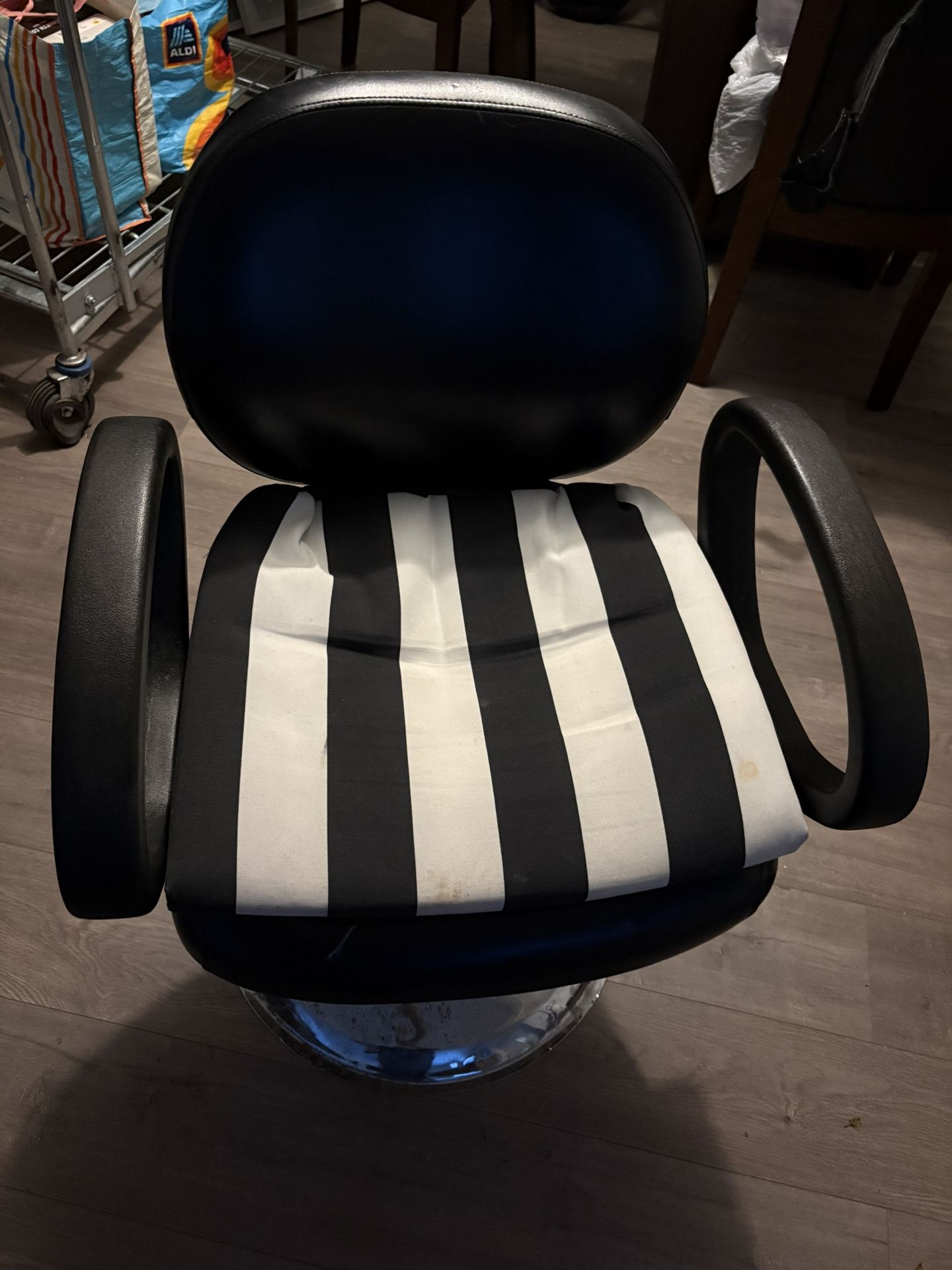 Black Salon Chair