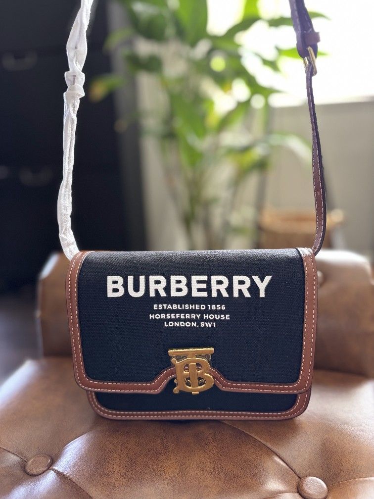 Woman Cross Body