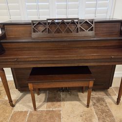 Piano Upright Estey
