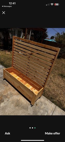 Privacy trellis wood planter