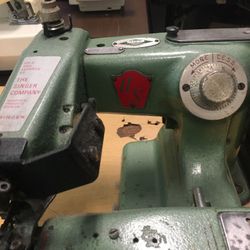 Blind stitch sewing machine