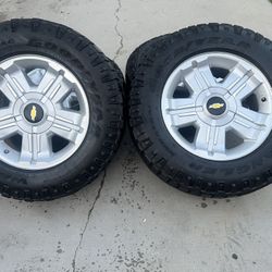 Rines 18 Chevy Silverado $650 llantas 275 65 18 En Perfecto Estado 