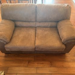 2 Sofás with 3 End Tables And Lamp