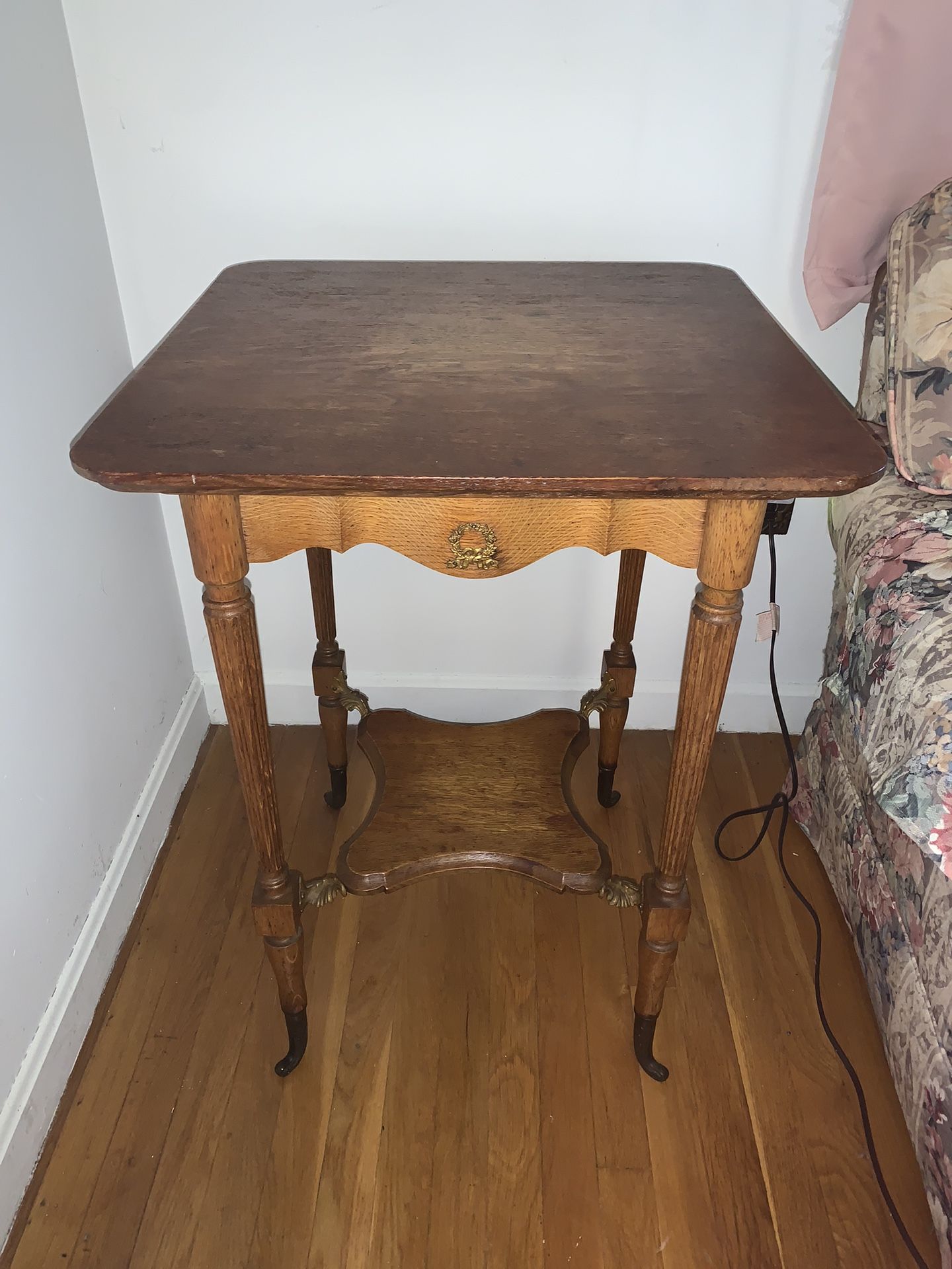 Table-Antique Oak Parlor Table