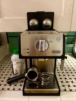 De’Longhi 15 Bar Espresso Machine - black