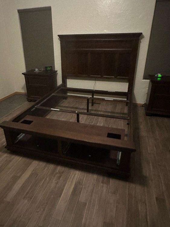 Queen Bed Set