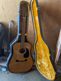 Guitar La Primera & case