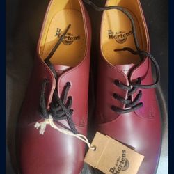 Dr Martens Sizes 10 Men 
1461 Smooth Leather Oxford Shoes