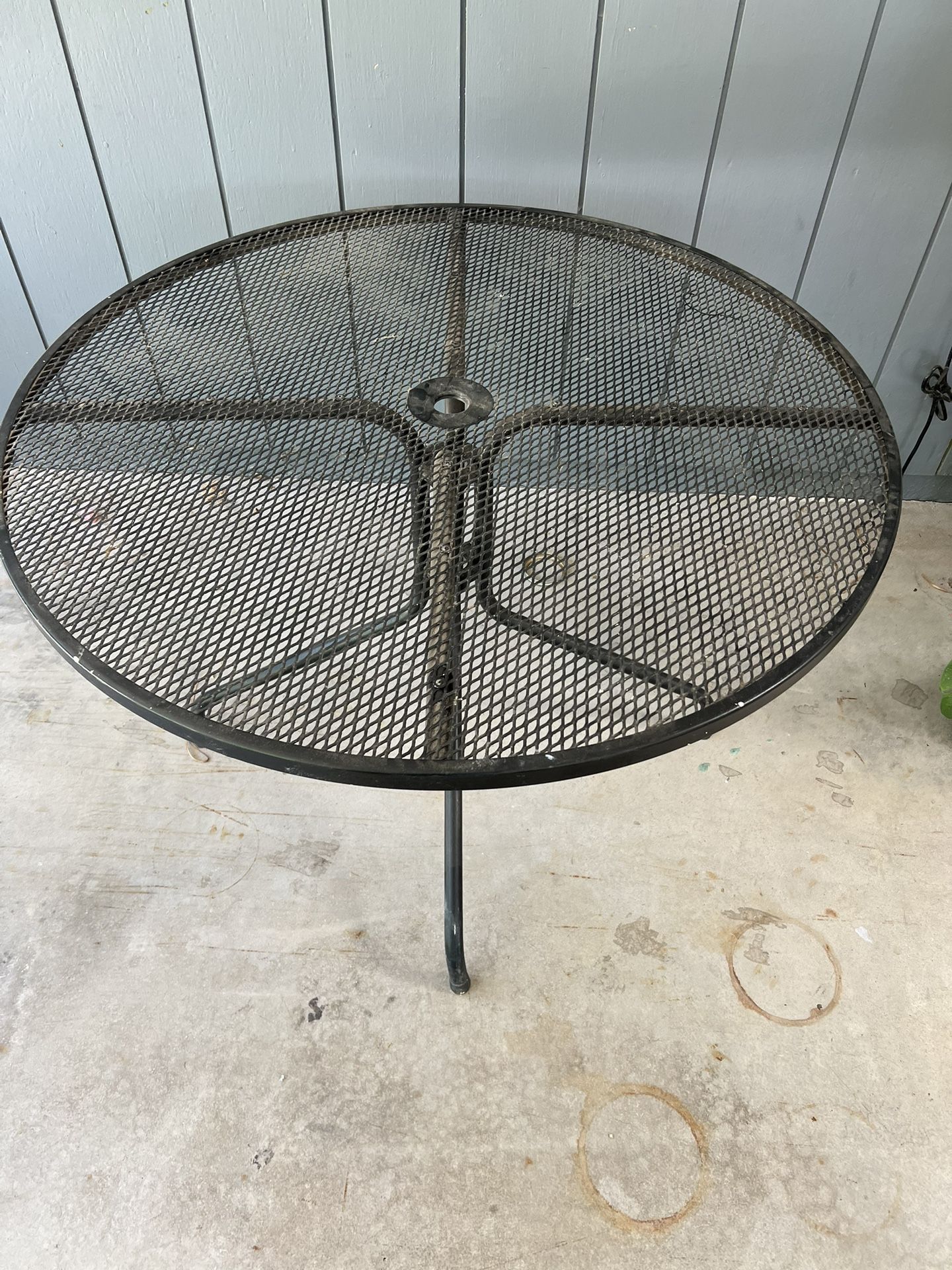 Patio 3.5 Feet Round Table 