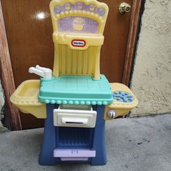 LITTLE TIKE JUNIOR KITCHEN