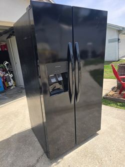 Frigidaire Refrigerator/Black
