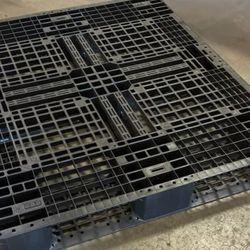 Plastic Pallets 48x40 & 43x435