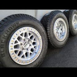 17" KMC rims w/ 32" Ridgecrawler RT tires