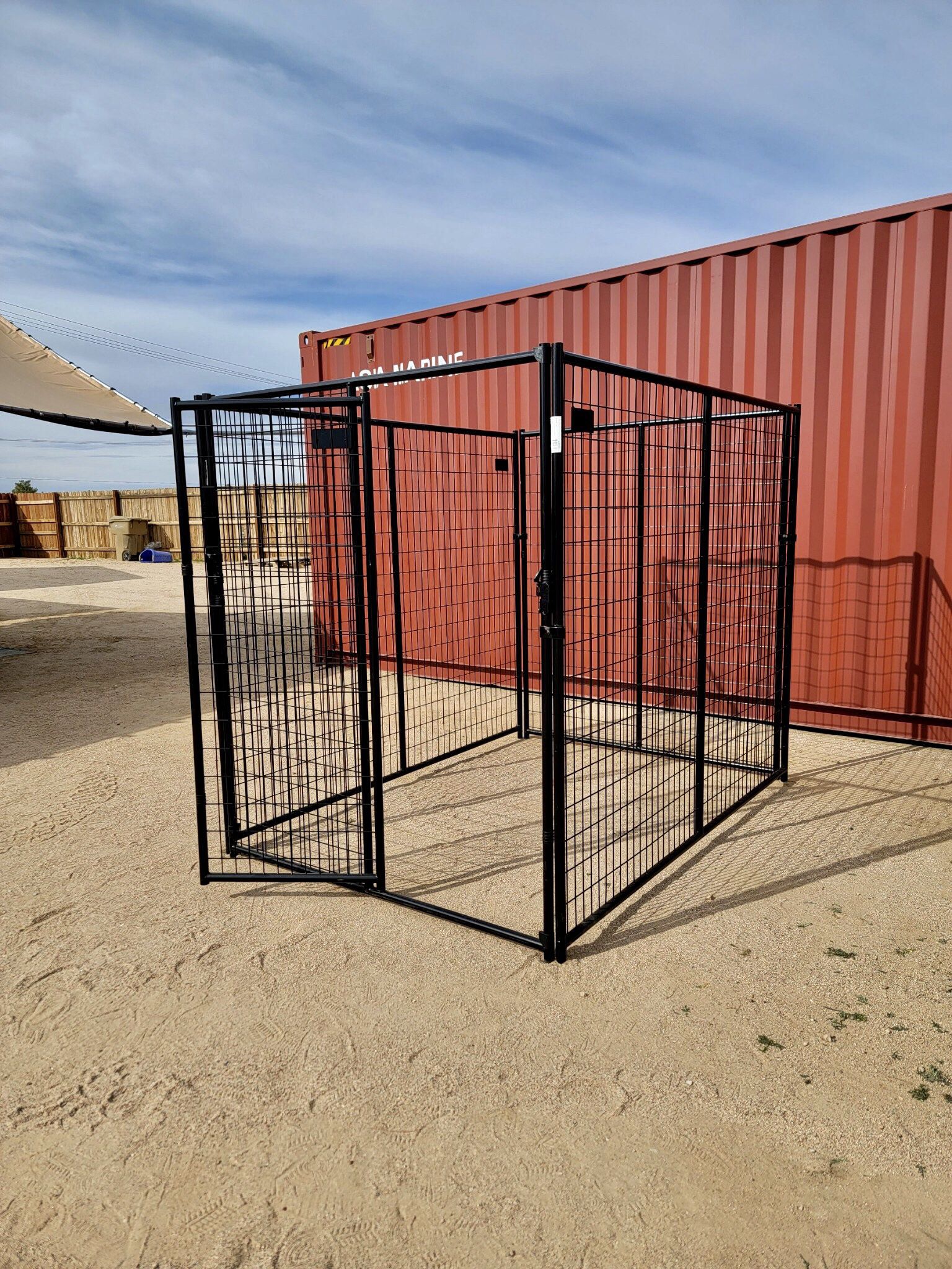 Large Outdoor Heavy Duty Dog Kennel Dog Run With 8 Gauge Mesh 7x5x6 (new) 