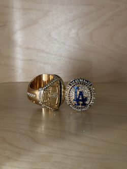 2024 la dodgers championship ring , freeman .  