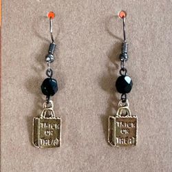 🖤 Fun gold tone trick or treat bag charm earrings & pendant with black faceted beads