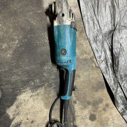 Makita GA7021 Angle Grinder