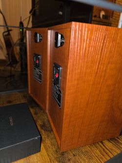 Elimavi Bookshelf Speakers