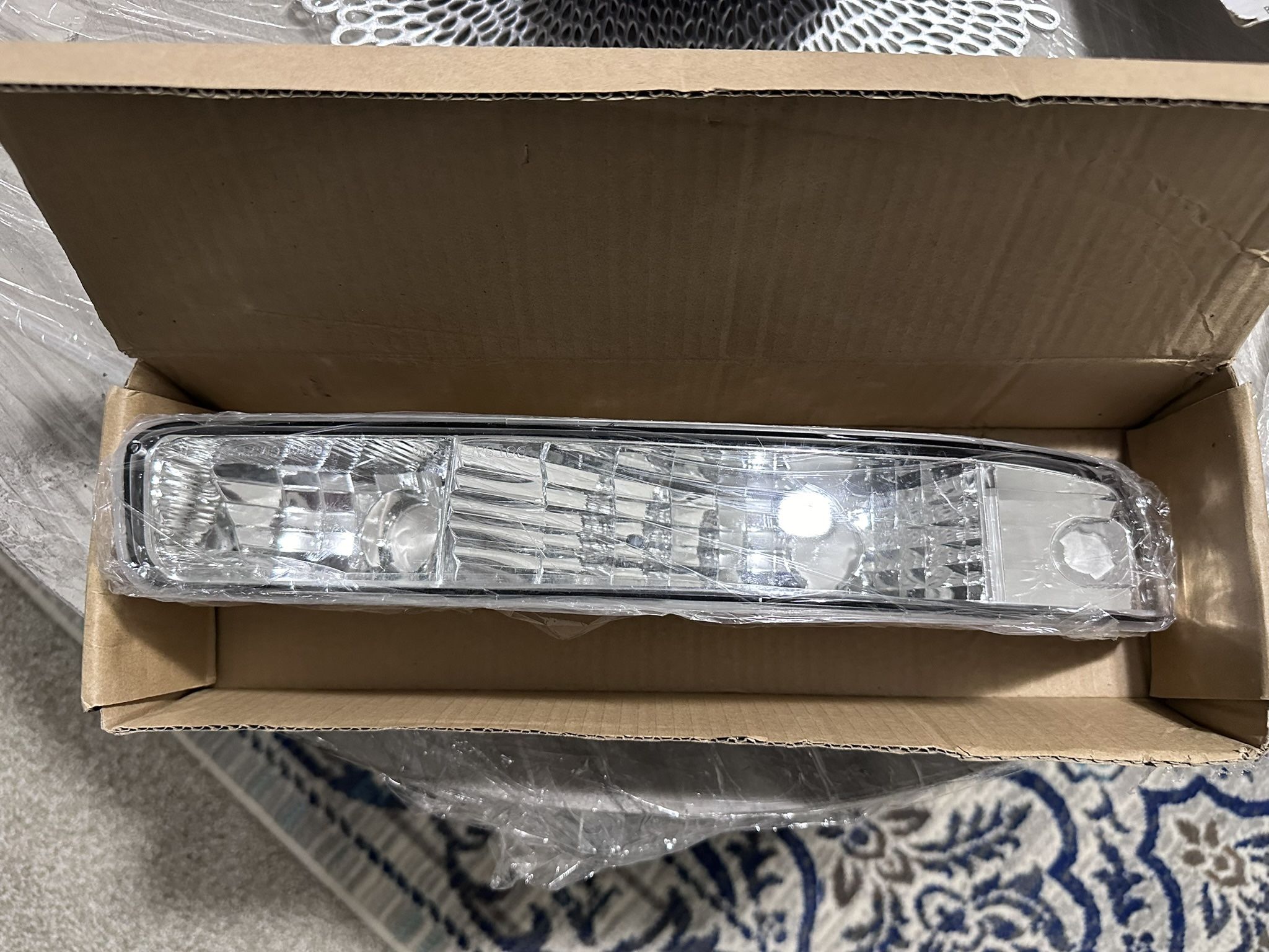 99-07 GMC Sierra Bumper Light Right