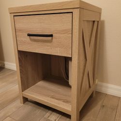 Light Wood End Table.  Excellent Condition.  Must Be Picked Up 6/1 Or 6/3.  Anthem Area.  Cash Only