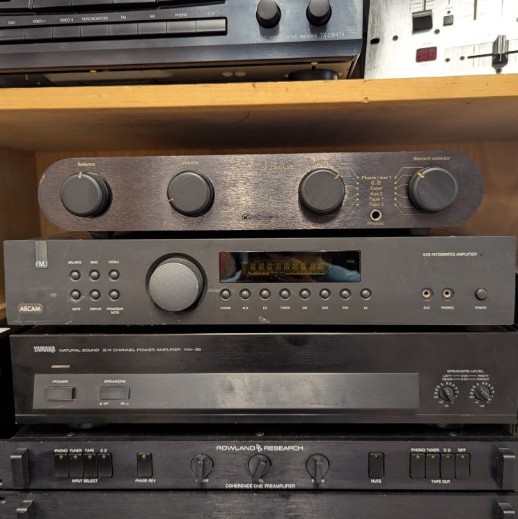Arcam FMJ A18 Integrated Amplifier