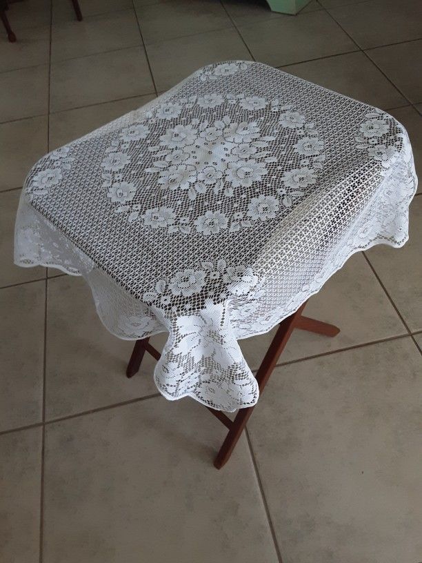 2 Vintage Table Cloths 27x27