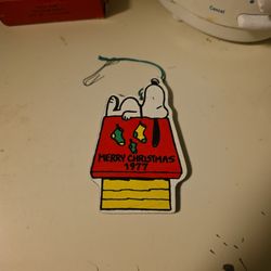 vintage Snoopy Christmas ornament from 1977
