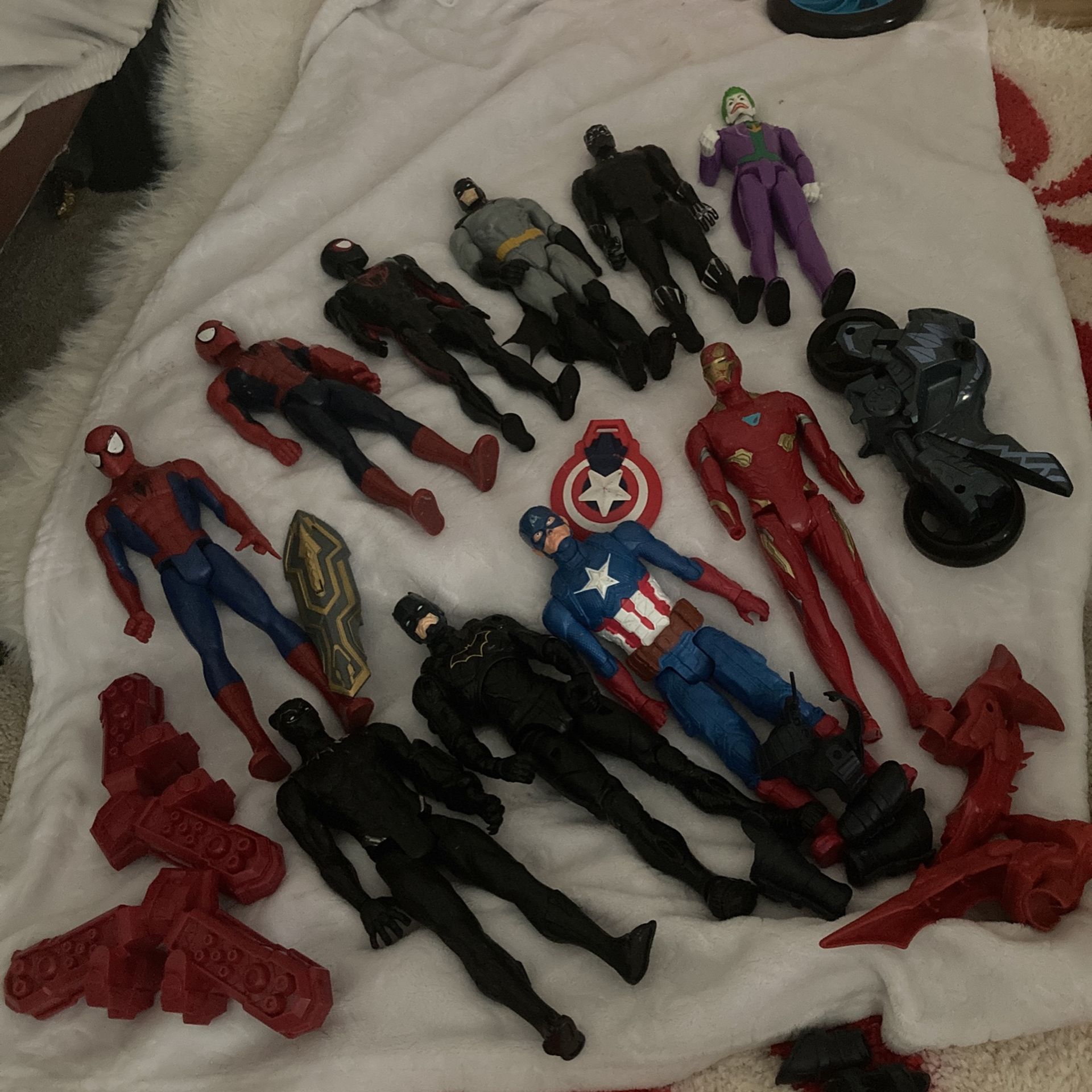 Action Figures Batman Spiderman Black Panther And More