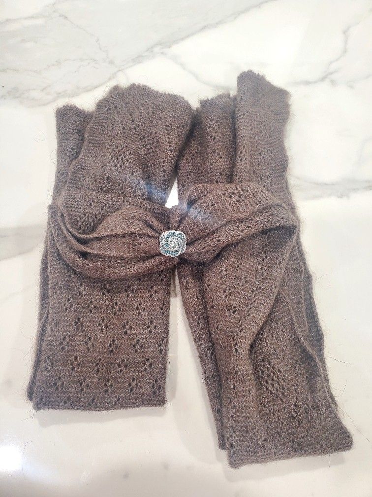 Vintage New Russian ussr Orenburg Shawl Goat down wool Hand made Gray fluff 54"L x 12"W to 16"W Wrap Scarf
Hand-Made , high quality ecologically cl